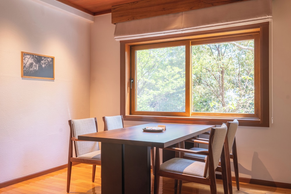 マナサヴィラ 1階 客室6 | sankara hotel&spa 屋久島