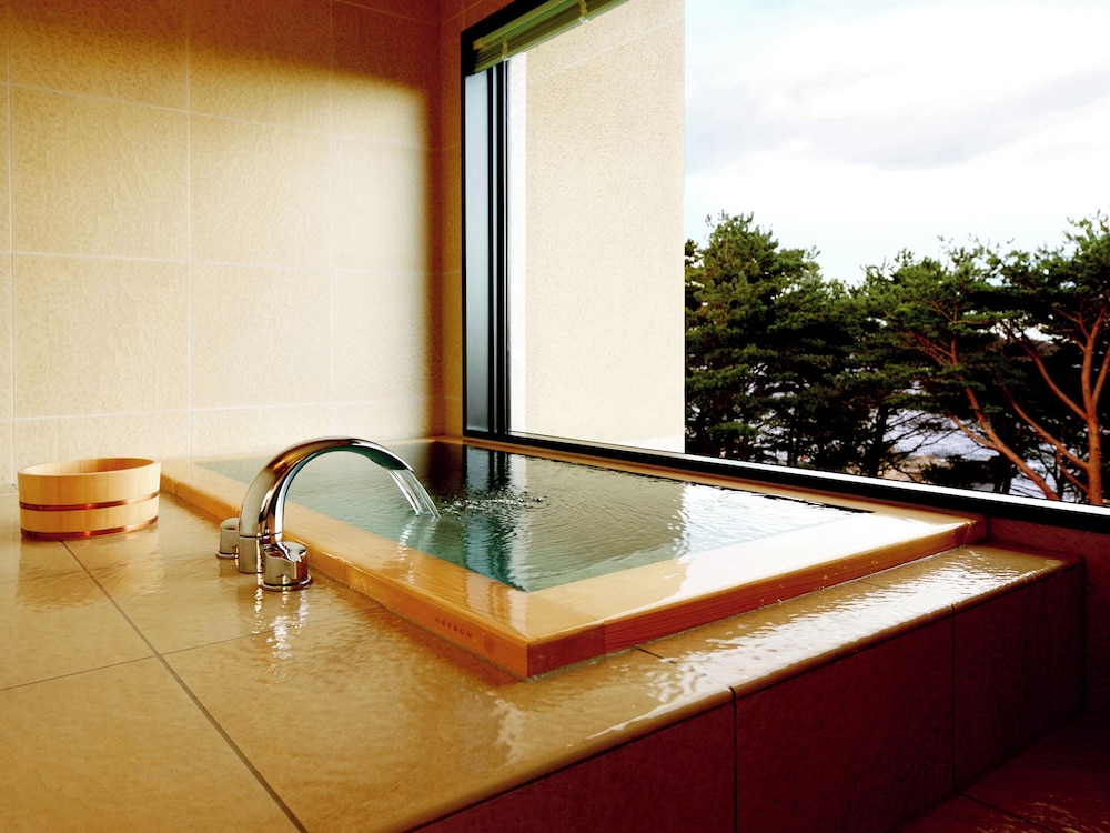 ロイヤル ルーム 1 ベッドルーム 禁煙 オーシャンビュー バスルーム0 | 浄土ヶ浜パークホテル