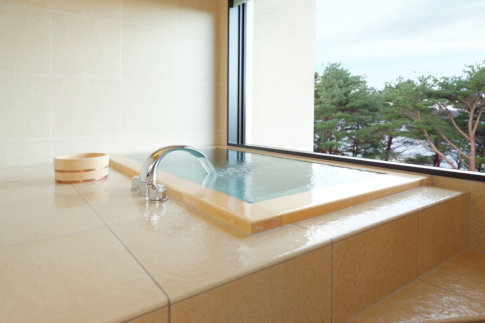 ロイヤル ルーム 2 ベッドルーム 禁煙 シービュー バスルーム0 | 浄土ヶ浜パークホテル