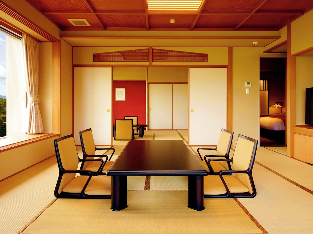 ロイヤル ルーム 1 ベッドルーム 禁煙 オーシャンビュー 客室2 | 浄土ヶ浜パークホテル