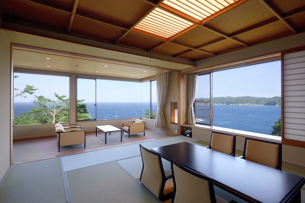 ロイヤル ルーム 2 ベッドルーム 禁煙 シービュー | 浄土ヶ浜パークホテル