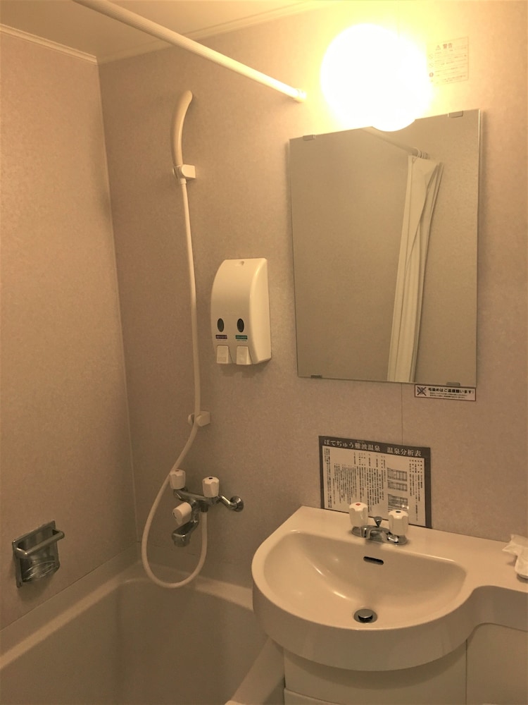 エコノミー ダブルルーム 禁煙 バスルーム1 | 御堂筋ホテル＜天然温泉ぼてぢゅう難波温泉　美肌の湯＞