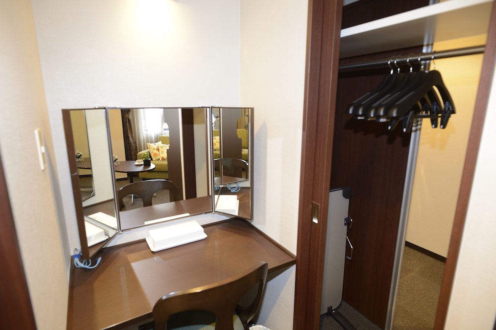 スーペリア ツインルーム 禁煙 客室2 | 御堂筋ホテル＜天然温泉ぼてぢゅう難波温泉　美肌の湯＞