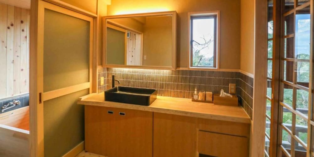 和風ツインルーム バスルーム3 | 文化財のお宿 千歳楼