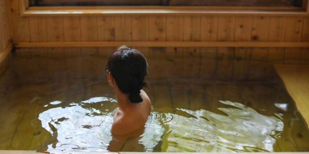 ベーシック ツインルーム 共用バスルーム0 | 文化財のお宿 千歳楼