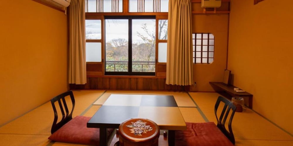 和風トリプルルーム バルコニーからの眺望0 | 文化財のお宿 千歳楼