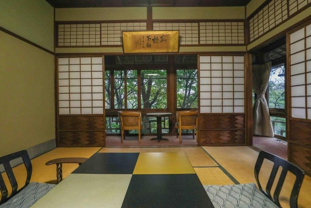 和風トリプルルーム 客室3 | 文化財のお宿 千歳楼