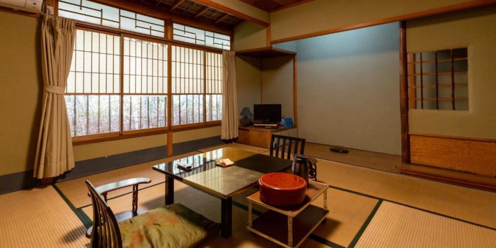 和風トリプルルーム 客室1 | 文化財のお宿 千歳楼