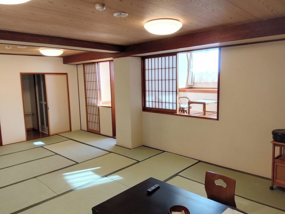 ロフト付き大部屋和室 [富士山側] 客室1 | レイクランドホテル みづのさと