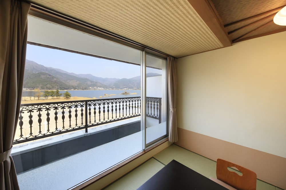 和室 シャワータイプ [河口湖側] 客室2 | レイクランドホテル みづのさと