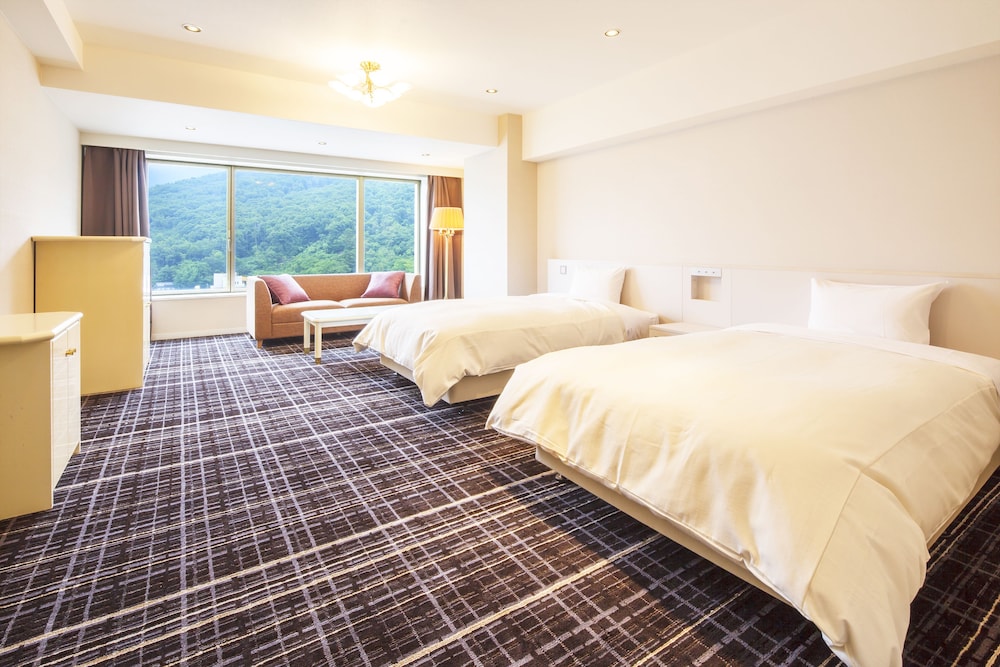 スタンダード ツインルーム シングルベッド 2 台 禁煙 客室5 | 甲府記念日ホテル