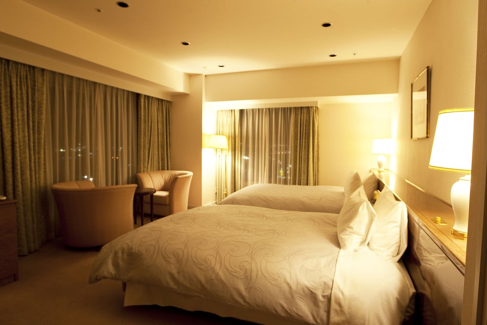 スタンダード ツインルーム シングルベッド 2 台 禁煙 客室1 | 甲府記念日ホテル