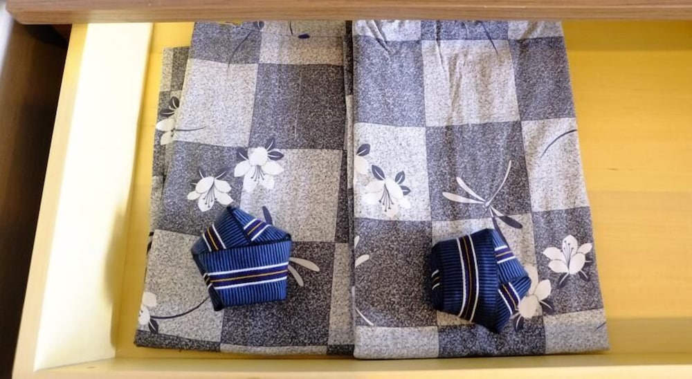 スタンダード ツインルーム シングルベッド 2 台 禁煙 バスルーム0 | 甲府記念日ホテル