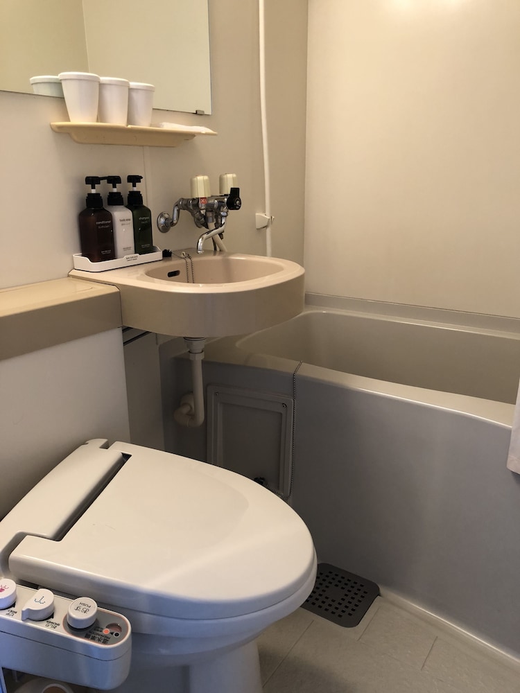 トリプルルーム 禁煙 バスルームのシャワー0 | ホテルターミナルアートイン