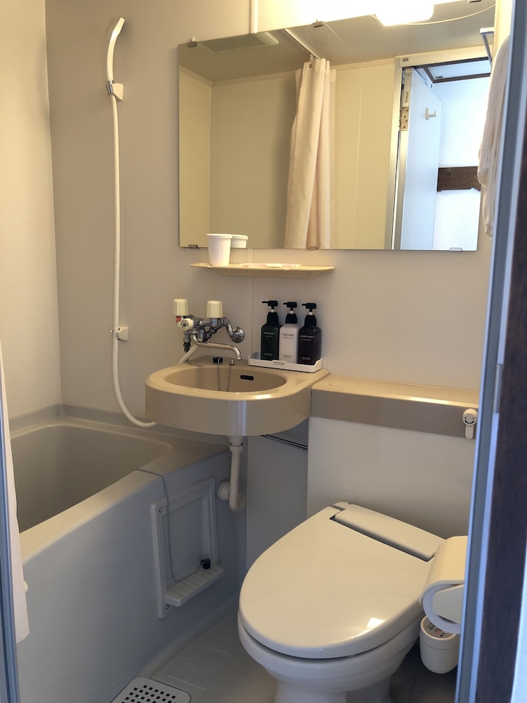 セミダブルルーム 喫煙可 バスルームのシャワー0 | ホテルターミナルアートイン