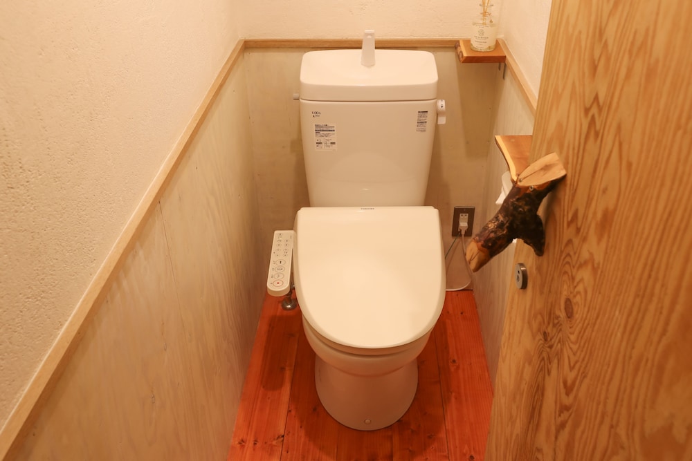 女性専用ドミトリー6人部屋 2ベッド利用 バスルームの設備0 | SappoLodge