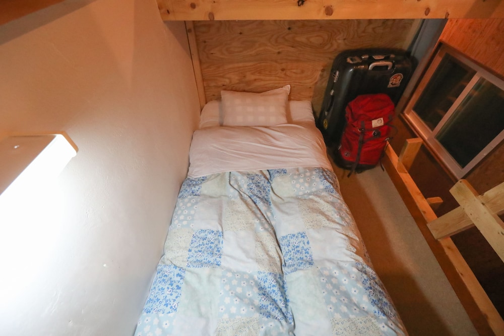 男性専用ドミトリー4人部屋 2ベッド利用 客室4 | SappoLodge