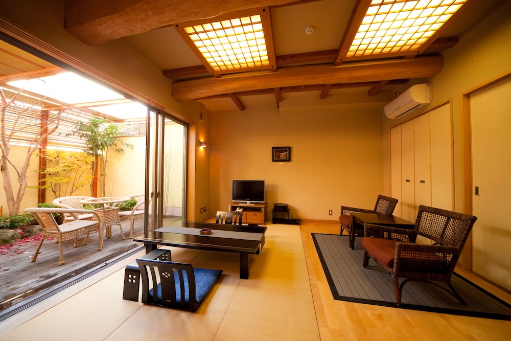 和洋室　ファミリールーム　メゾネット　禁煙　専用露天風呂付 客室4 | 由布院 寛ぎの宿 なな川
