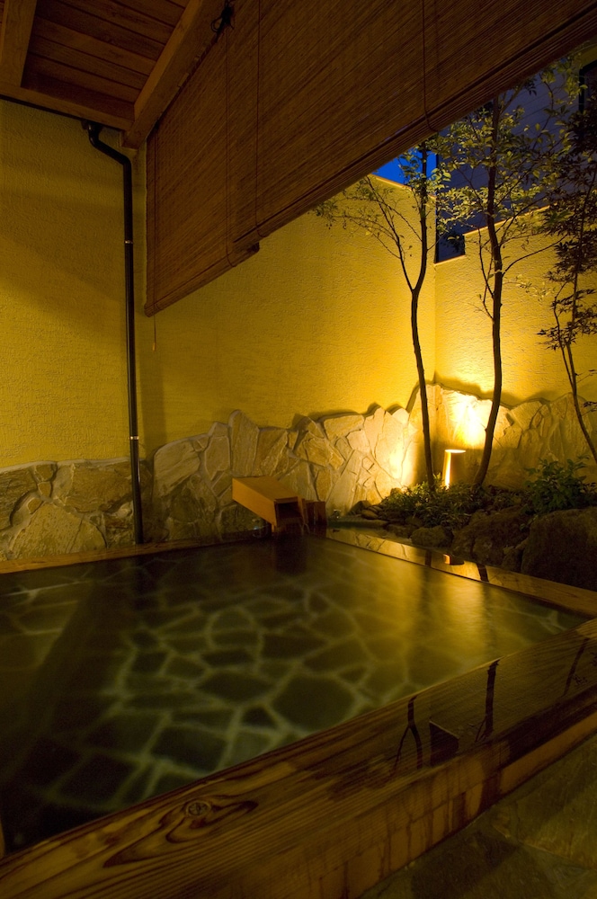 和洋室　ファミリールーム　メゾネット　禁煙　専用露天風呂付 バスルーム0 | 由布院 寛ぎの宿 なな川