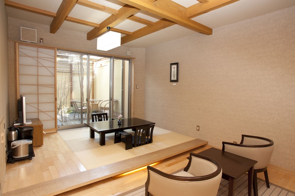 和洋室　ファミリールーム　メゾネット　禁煙　専用露天風呂付 客室5 | 由布院 寛ぎの宿 なな川