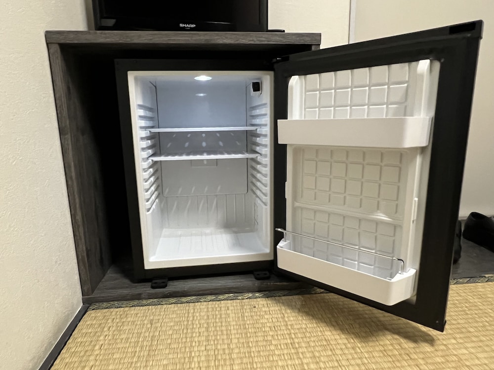 エコノミー和室3畳 2人部屋 共用バスルーム 禁煙 客室3 | ホテルサンプラザ2