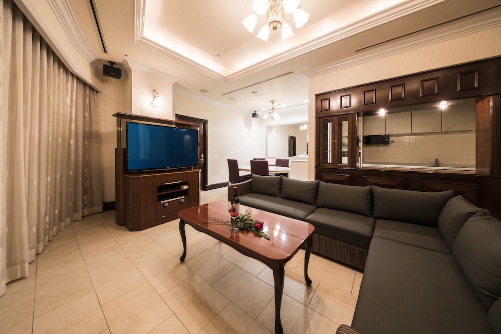 71㎡ エグゼクティブ スイート 禁煙 リビング エリア1 | ホテルアルプス