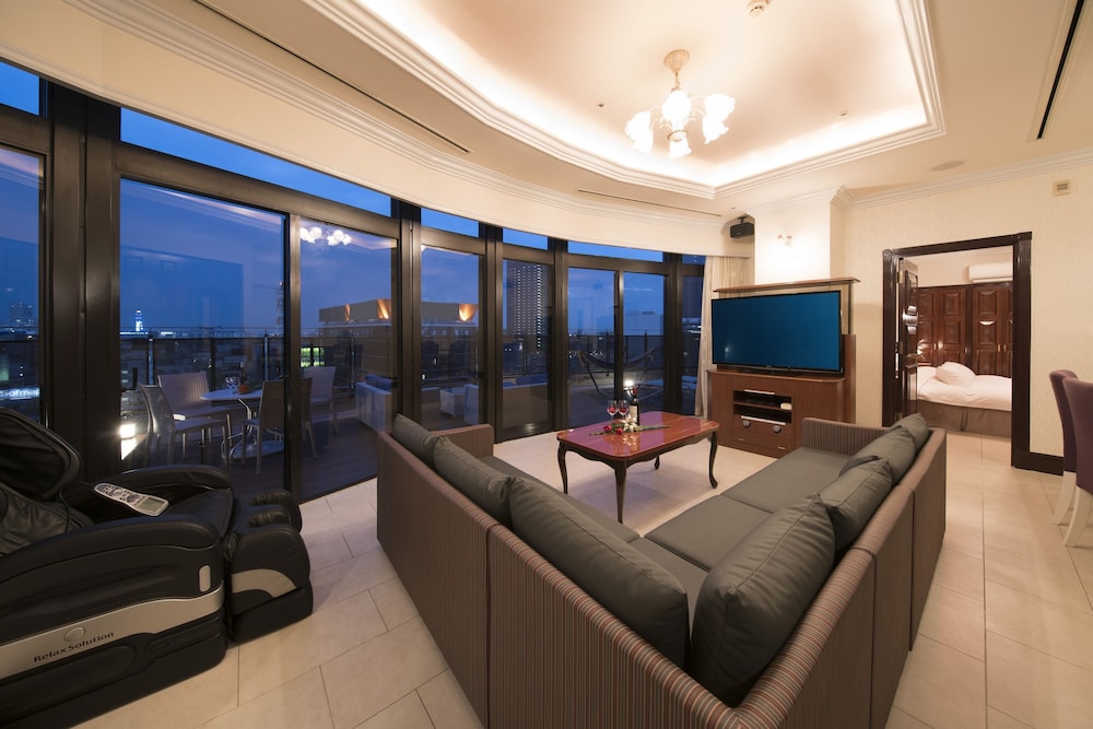 71㎡ エグゼクティブ スイート 禁煙 リビング エリア2 | ホテルアルプス