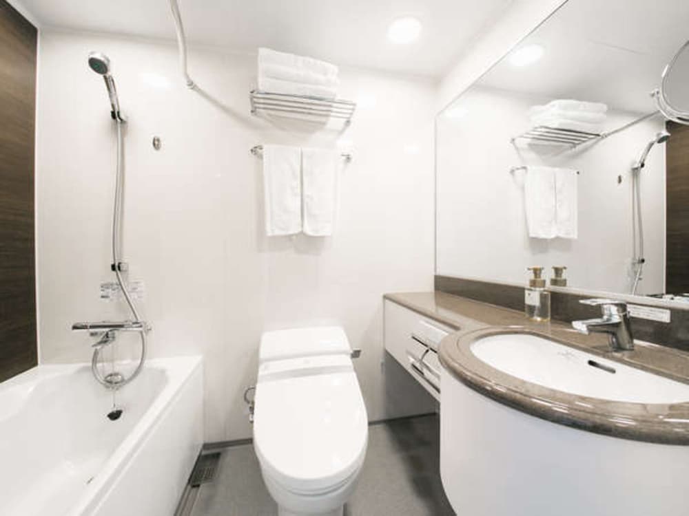 スタンダード ツイン ルーム+エキストラ ベッド(禁煙・3名利用)【4階~8階】 バスルーム1 | 福山ニューキャッスルホテル