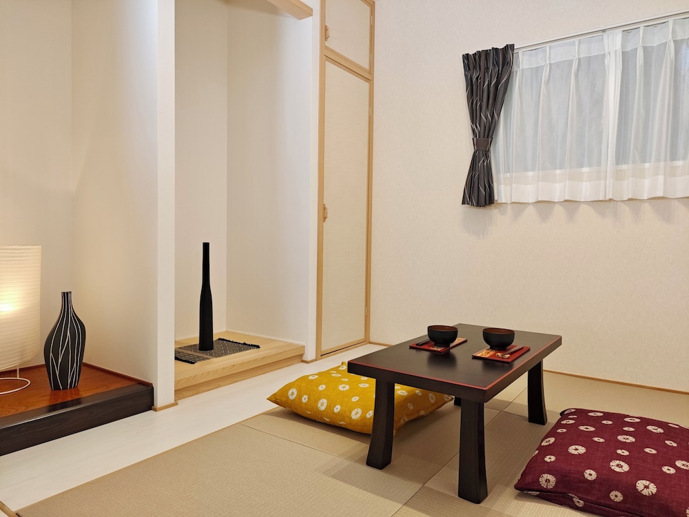 クラシック アパートメント リビング エリア2 | ケイアイコンホテル千種