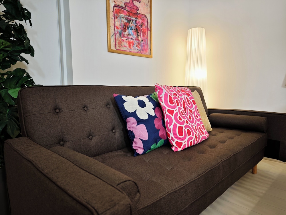 クラシック アパートメント リビング エリア3 | ケイアイコンホテル千種