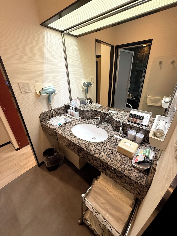 デラックス ツインルーム バスルーム0 | ホテルハイパー - 大人限定