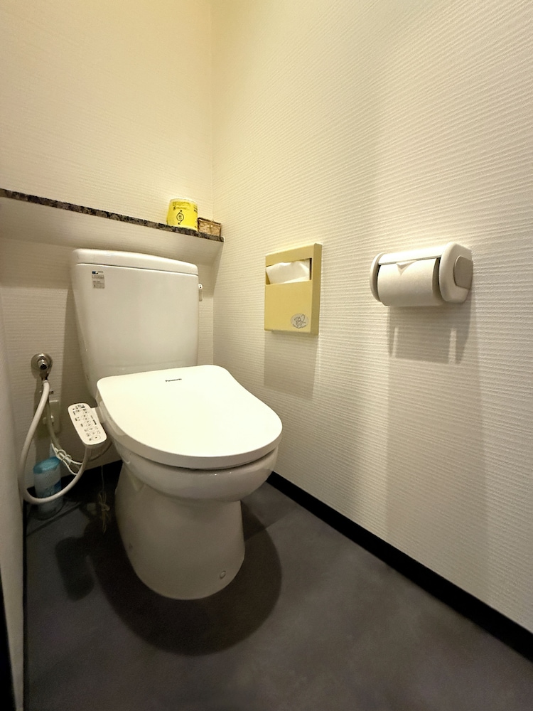 デラックス ツインルーム バスルーム2 | ホテルハイパー - 大人限定