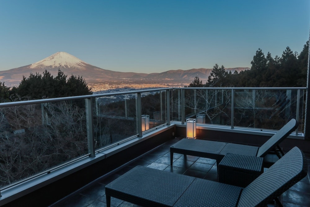 プレミアム ヴィラ 富士山と御殿場の夜景を一望 半露天風呂付き 禁煙 [山] テラス / パティオ2 | Wellリゾート富士