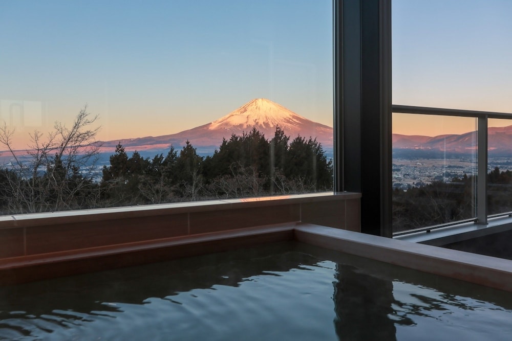 プレミアム ヴィラ 富士山と御殿場の夜景を一望 半露天風呂付き 禁煙 [山] バスルーム2 | Wellリゾート富士