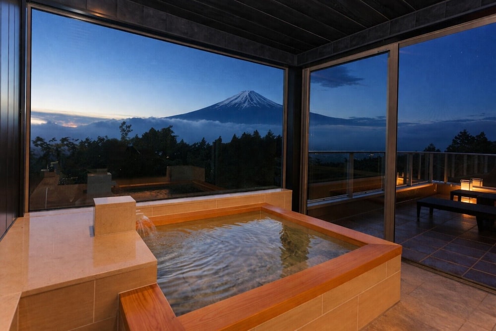 プレミアム ヴィラ 富士山と御殿場の夜景を一望 半露天風呂付き 禁煙 [山] バスルーム4 | Wellリゾート富士