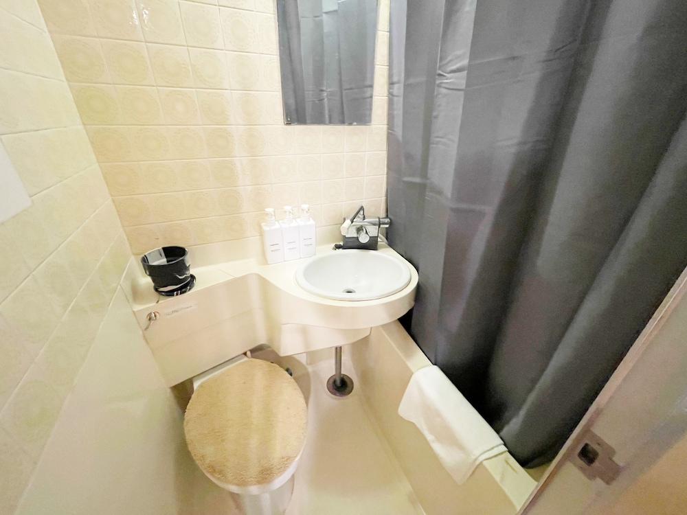 ベーシック ダブルルーム バスルーム0 | LVB 東新宿