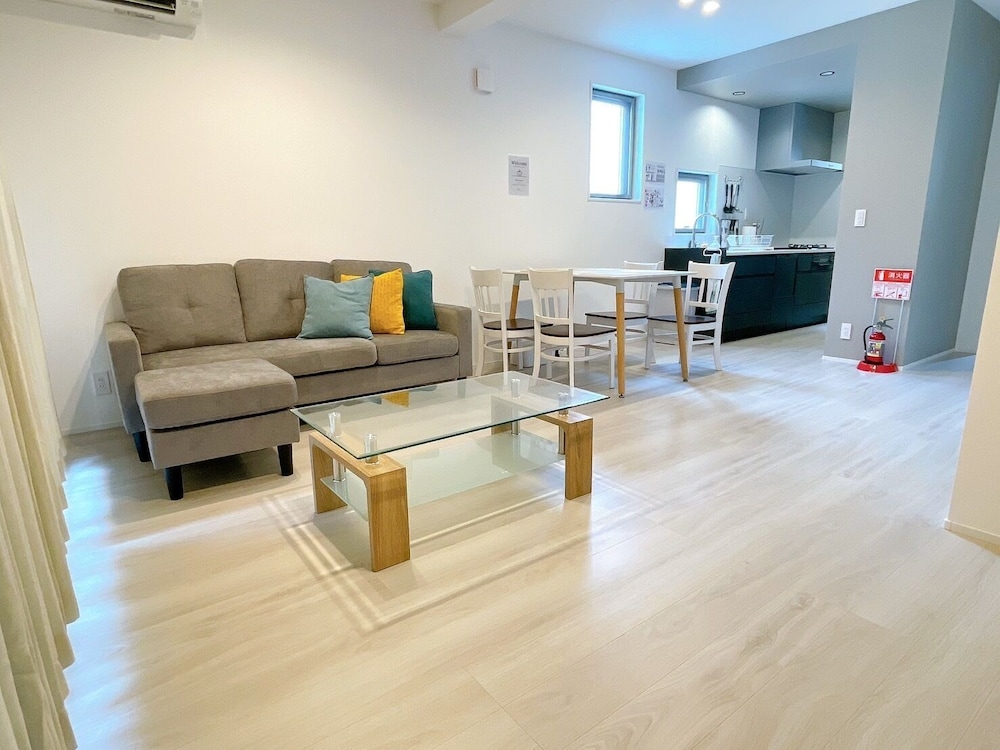 ハウス パーシャル オーシャン ビュー リビング エリア1 | Palace Oceanside