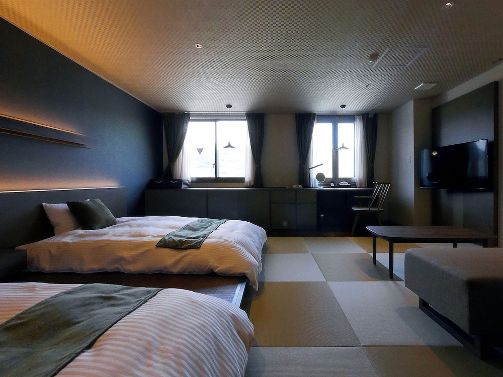 デラックス 4 人部屋 客室2 | 有田川温泉 鮎茶屋 ホテルサンシャイン