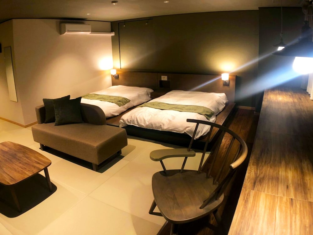 デラックス 4 人部屋 客室1 | 有田川温泉 鮎茶屋 ホテルサンシャイン