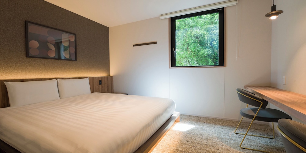 [C] 2クイーンベッド + 1キングベッド / ペット不可 6名定員 禁煙 客室2 | Rakuten STAY TERRACE 箱根小涌谷