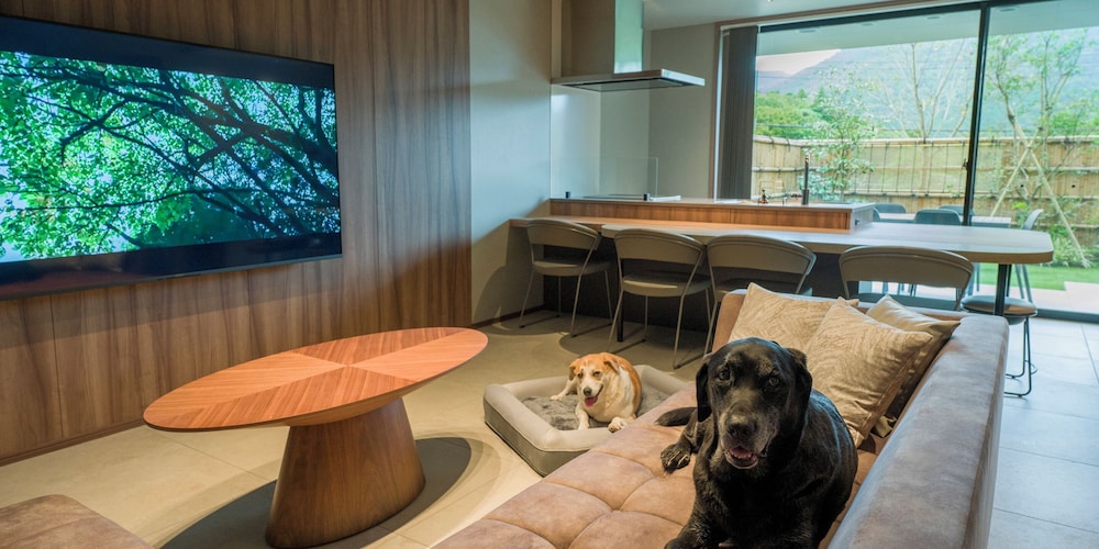 [D] 2クイーンベッド + 小上り (ドッグフレンドリー) / 6名 禁煙 リビング エリア0 | Rakuten STAY TERRACE 箱根小涌谷