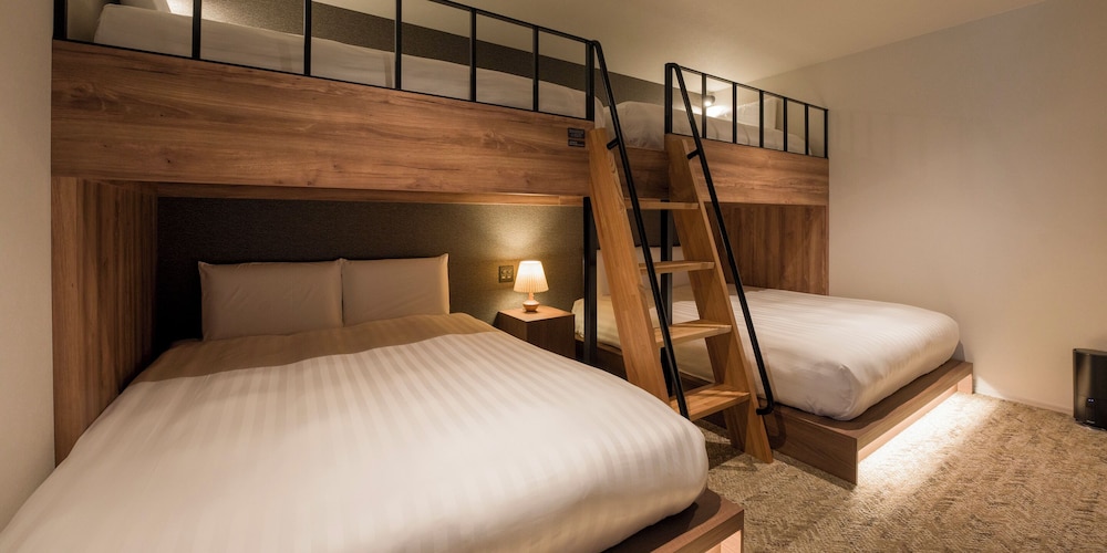 [E] バンクベッド (2クイーン + 2シングル) / ペット不可 6名定員 禁煙 客室2 | Rakuten STAY TERRACE 箱根小涌谷