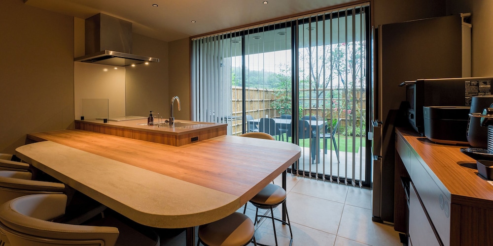 [D] 2クイーンベッド + 小上り (ドッグフレンドリー) / 6名 禁煙 専用キッチン0 | Rakuten STAY TERRACE 箱根小涌谷