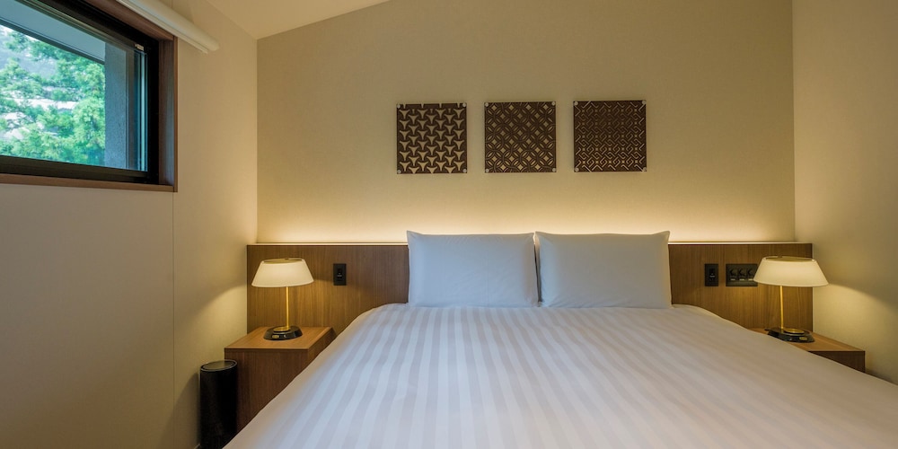 [B] スイート (2クイーンベッド + 1キングベッド) / ペット不可 6名定員 禁煙 客室2 | Rakuten STAY TERRACE 箱根小涌谷