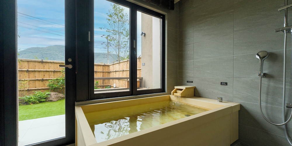 [F] 2ダブルベッド (ドッグフレンドリー) / 4名定員 禁煙 バスルーム4 | Rakuten STAY TERRACE 箱根小涌谷