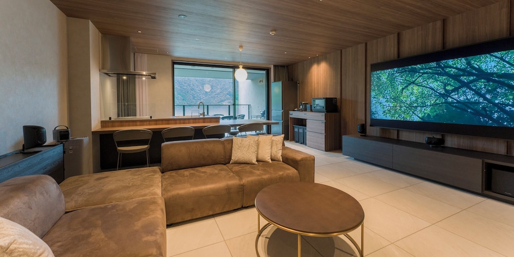 [B] スイート (2クイーンベッド + 1キングベッド) / ペット不可 6名定員 禁煙 | Rakuten STAY TERRACE 箱根小涌谷