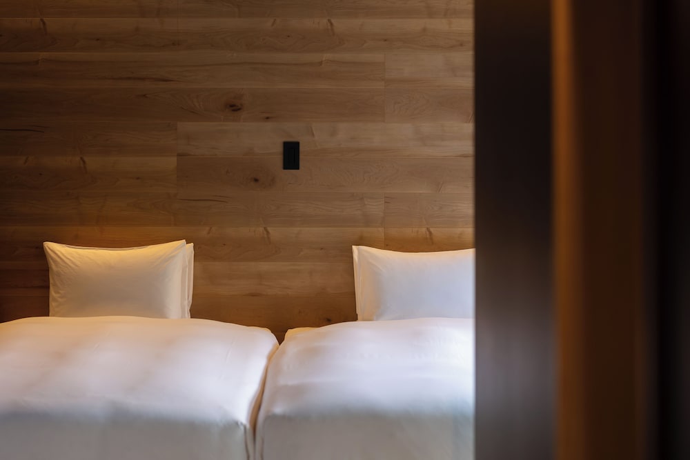 スイート ベッド (複数台) 専用バスルーム ガーデンビュー 客室8 | 7c villa & winery