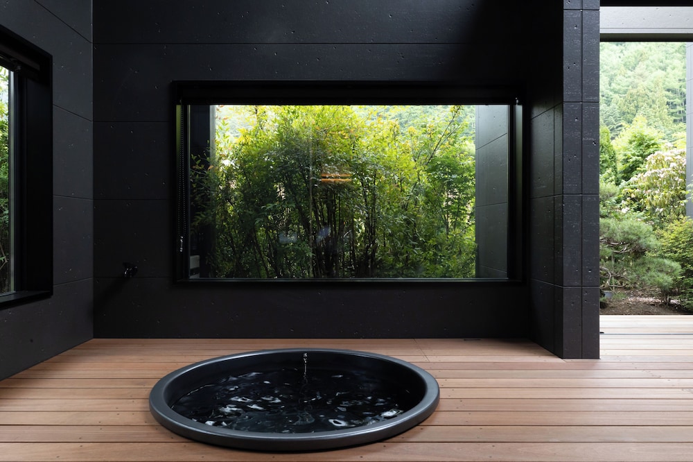 スイート ベッド (複数台) 専用バスルーム ガーデンビュー 客室1 | 7c villa & winery