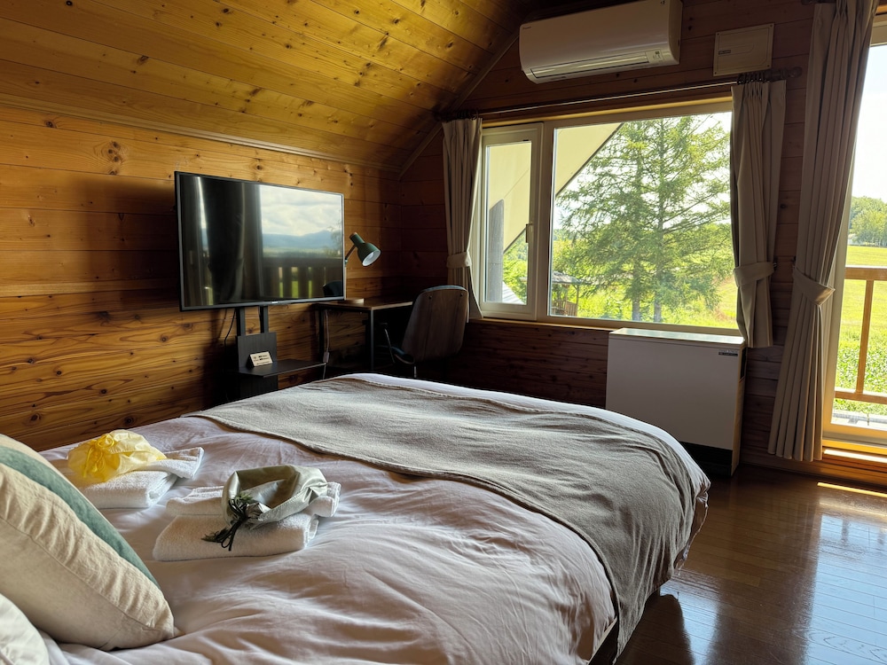 ヴィラ 3 ベッドルーム 禁煙 マウンテンビュー 客室1 | 美瑛 三愛の丘 Villa Shion