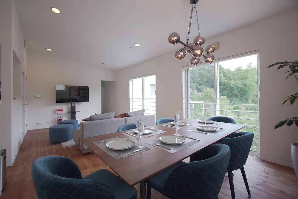 ファミリー ヴィラ 禁煙 パティオ 客室内のダイニングエリア3 | INOVE VILLA Ritto